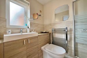 Ensuite- click for photo gallery